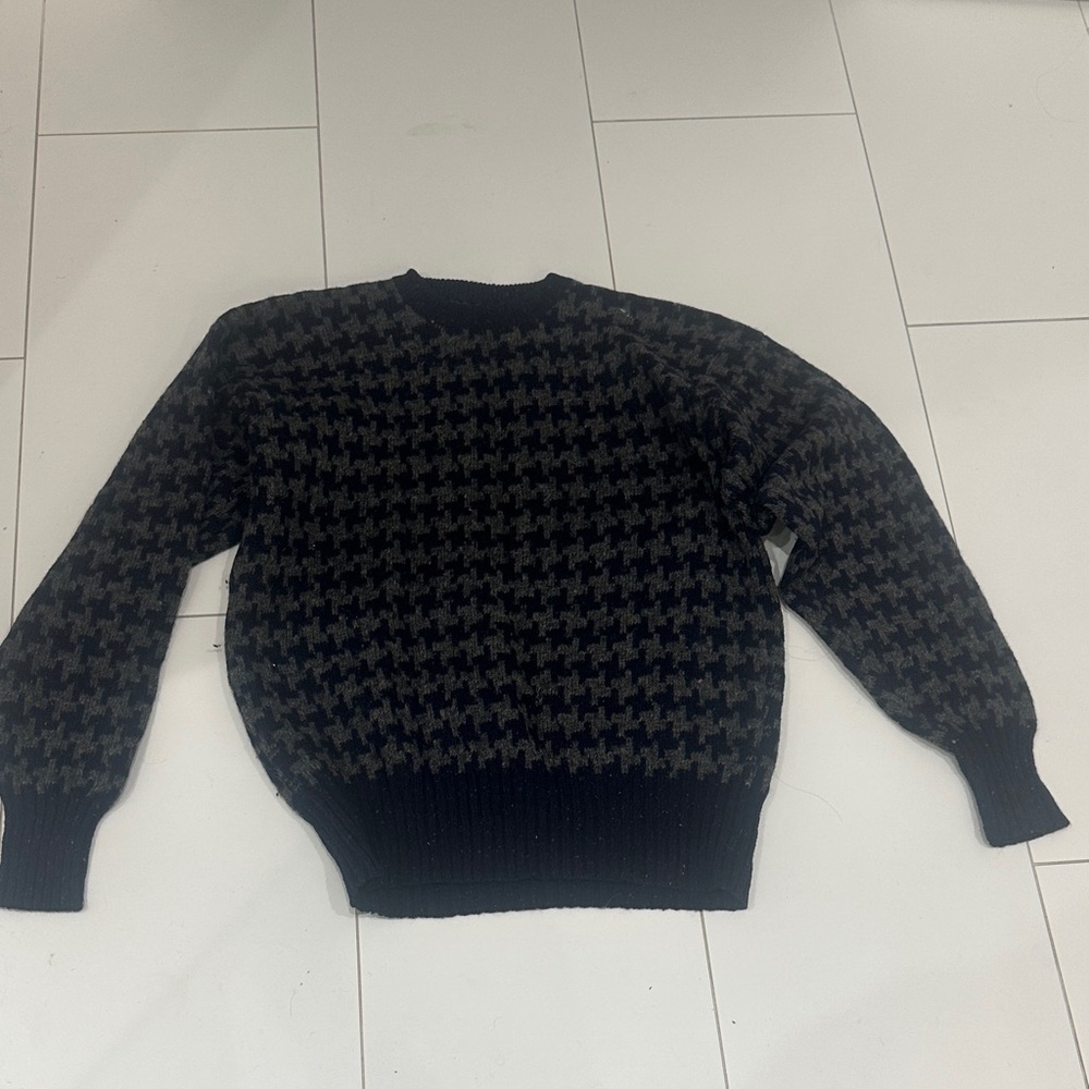 Nordstrom Men's gray and Navy Houndstooth Sweater 100 % virgin wool
